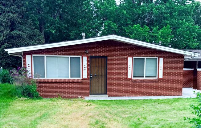 Spacious 2 Bedroom Lakewood Duplex