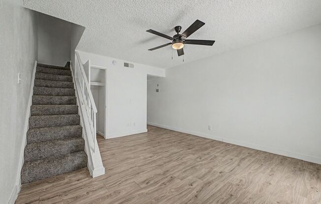 2 beds, 2 baths, 992 sqft, $1,595, Unit 24