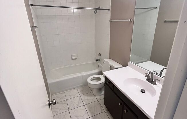 2 beds, 1 bath, 948 sqft, $1,199, Unit 119