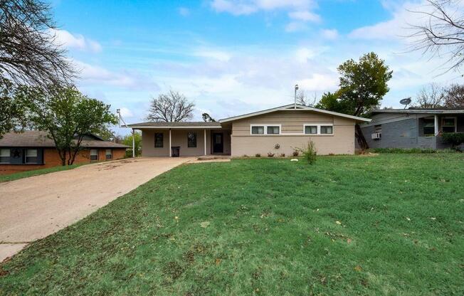 5224 TRL LK DR