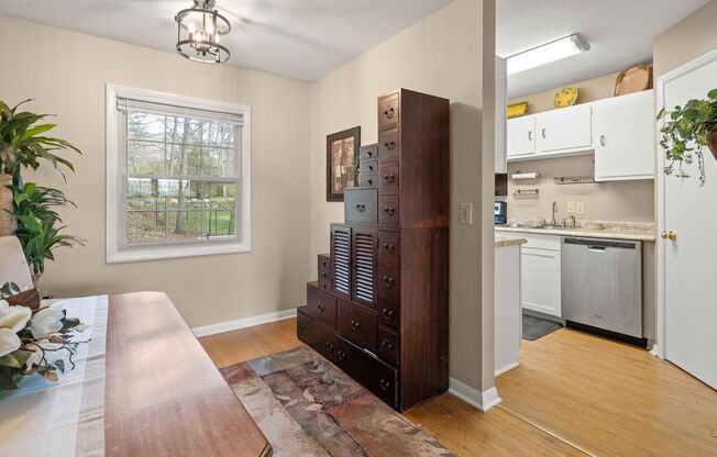 2 beds, 1 bath, $1,595, Unit Apt #3
