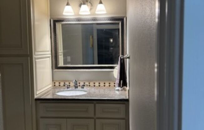 Stylish Furnished 1 Bed, 1 Bath Condo for Rent in San Jose w/Parking Stall