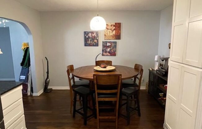 3 beds, 2 baths, $1,295