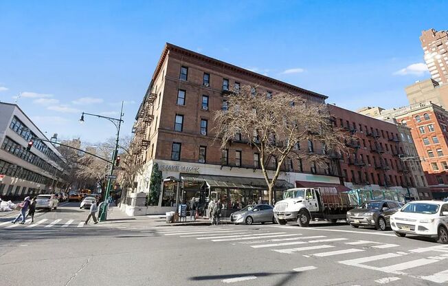 370 COLUMBUS AVE