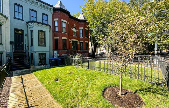 Fantastic 3 Bed 2.5 Bath Townhome In A Gorgeous Neighborhood In Old City 2