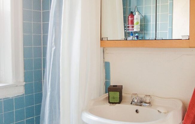 2 beds, 1 bath, 960 sqft, $2,150, Unit 2006-3