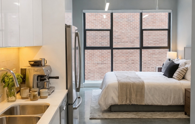 Studio, 1 bath, 549 sqft, $1,960, Unit 203