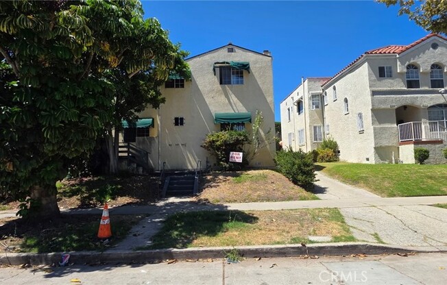 947 S SYCAMORE AVE