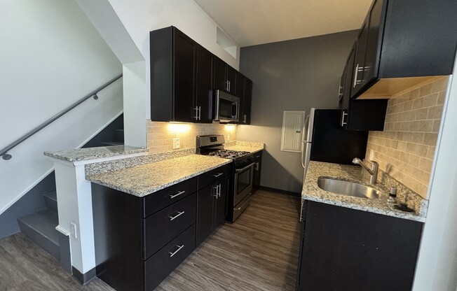 3 beds, 2 baths, 1,385 sqft, $5,000, Unit 501