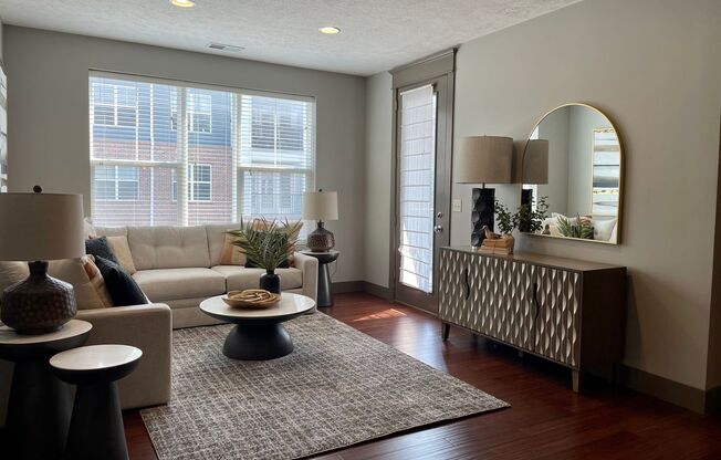 2 beds, 2 baths, 894 sqft, $1,595, Unit B - 1004 Unit 207 - B1078