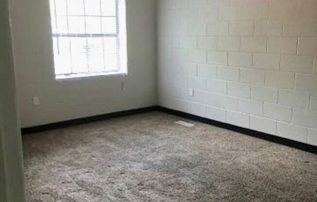 Studio, 1,070 sqft, $1,049