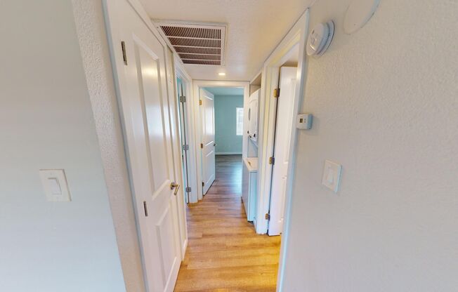 2 beds, 1 bath, 900 sqft, $1,390, Unit 25