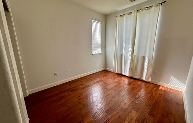 REMODELED TOWNHOME WITH THOUGHTFUL UPGRADES | CALM SETTING