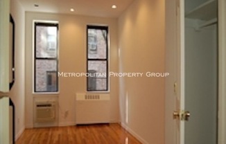 W 22nd St