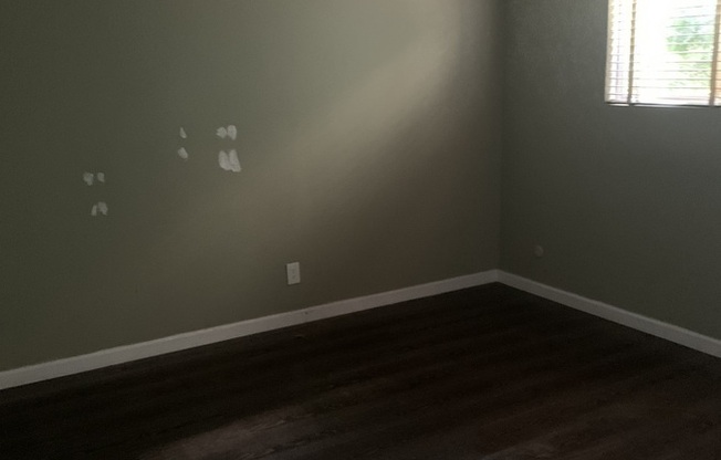 1203 KINGS RD