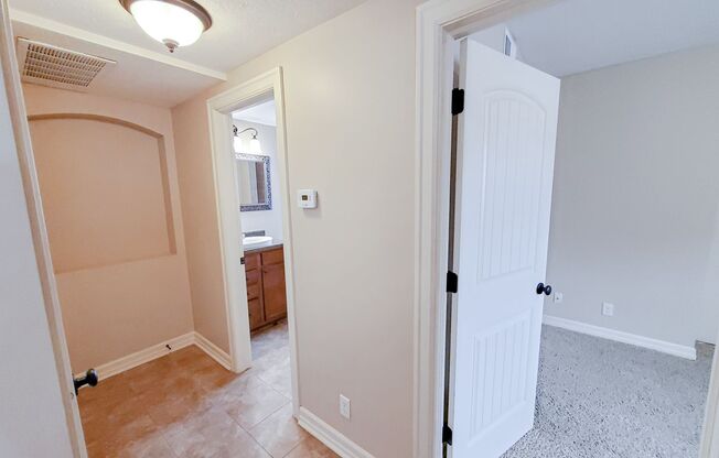 1 bed, 1 bath, 650 sqft, $1,050, Unit 601 - Unit 203 A700