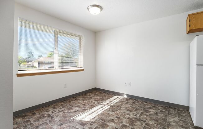 2 beds, 1 bath, 850 sqft, $1,350, Unit 1565-103