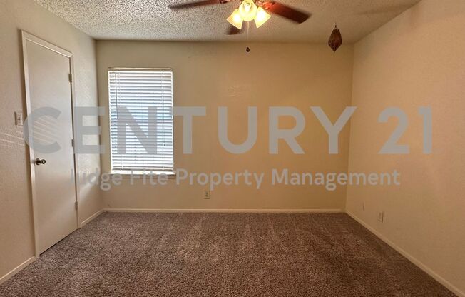 Great 2-Story 2/2.5 Townhome Close to UNT For Rent!