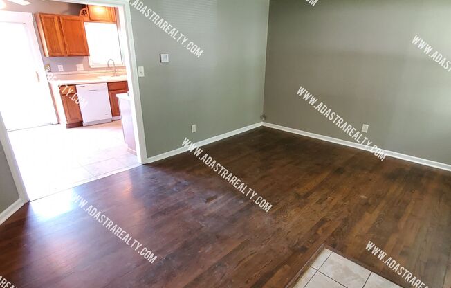Remodeled 2 Bedroom Raytown Home w/Potential 3rd Bedroom-Available in MAY!!