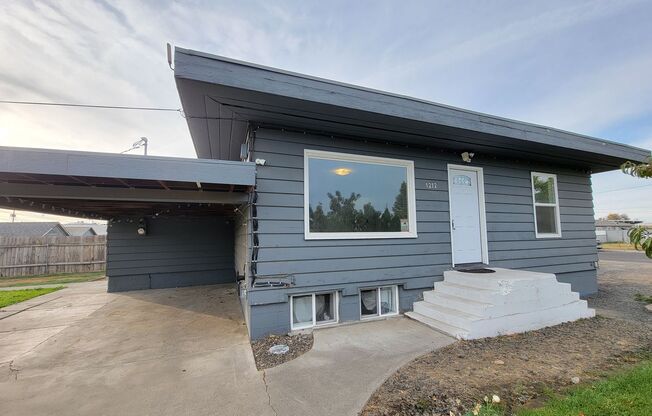 Cute home in downtown Pasco