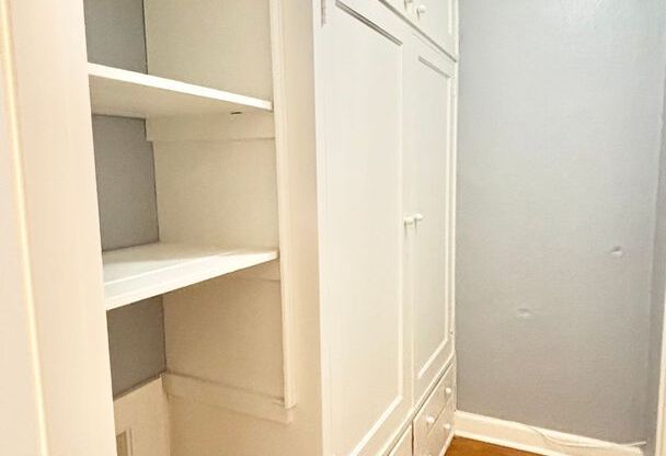 Studio, 1 bath, 305 sqft, $1,015, Unit 407