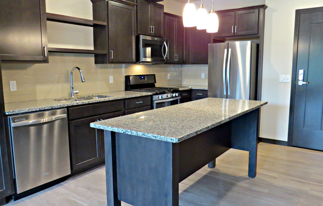 1 bed, 1 bath, 690 sqft, $1,620, Unit 211