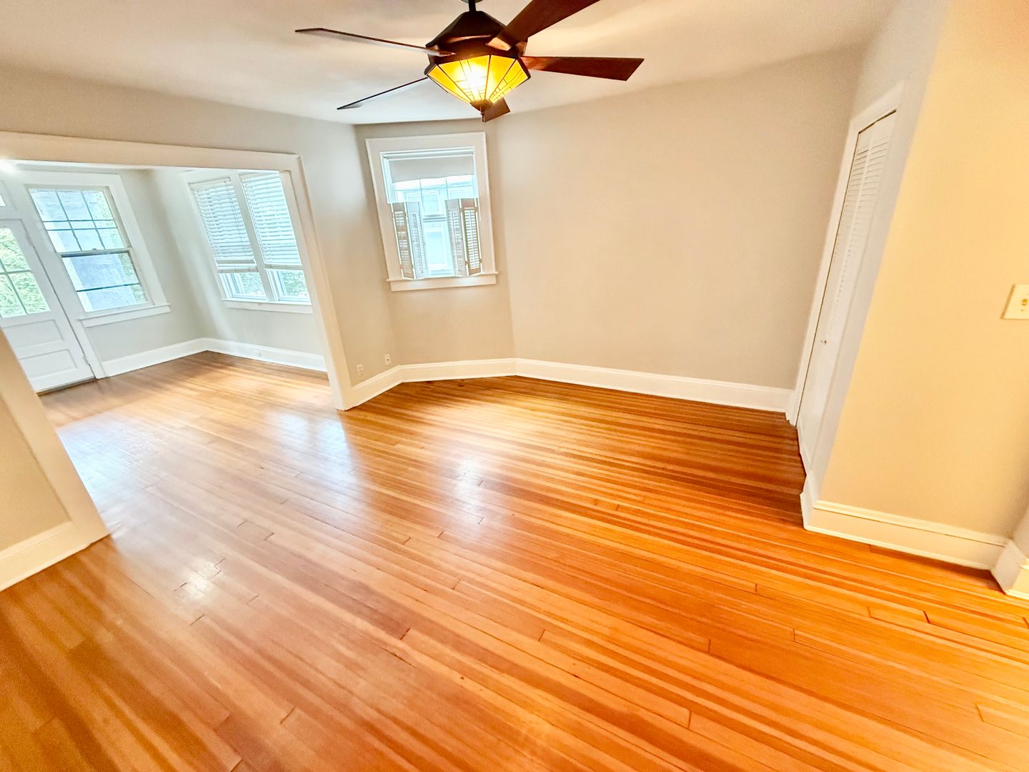 **BEST DEAL**Ghent -2 Bedroom condo 2nd Floor w/veranda!