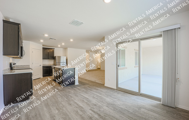 466 W Black Hawk Pl