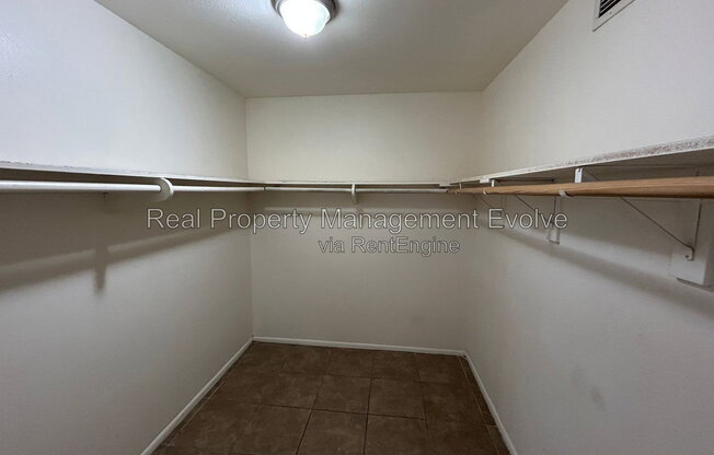 2 beds, 1 bath, 957 sqft, $999, Unit A