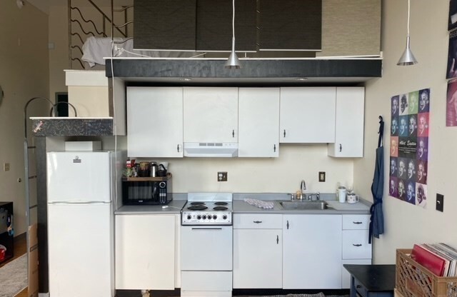 Studio, 1 bath, 349 sqft, $2,600, Unit 419