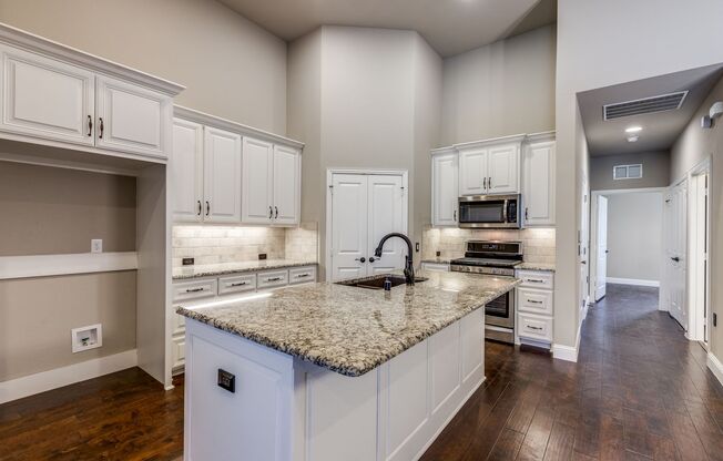 Best LOCATION in Prosper Villas! Nice walk to all amenities.