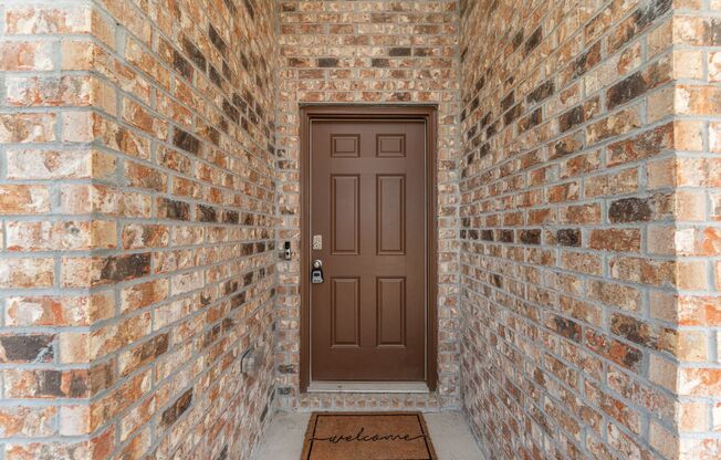 All-brick 4 Bedroom South of I-10!