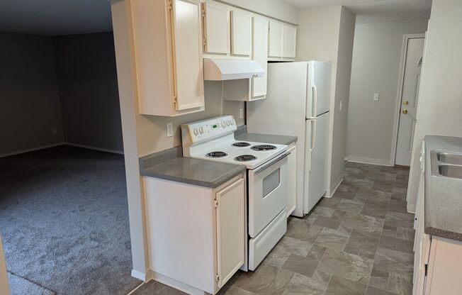 2 beds, 1 bath, 827 sqft, $1,295, Unit 04