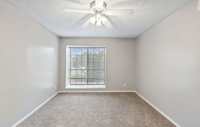2 beds, 2 baths, 1,000 sqft, $915, Unit 235