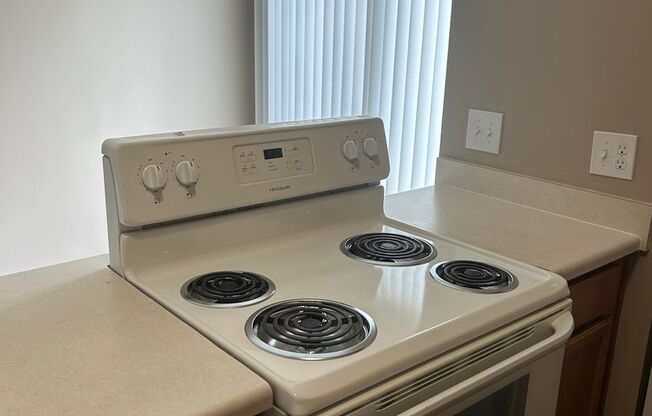 2 beds, 1 bath, 869 sqft, $1,139, Unit 12723T