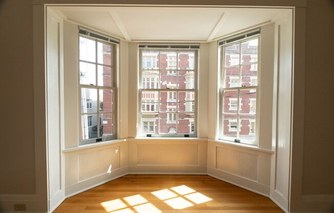2 beds, 1 bath, 1,008 sqft, $2,400, Unit 21
