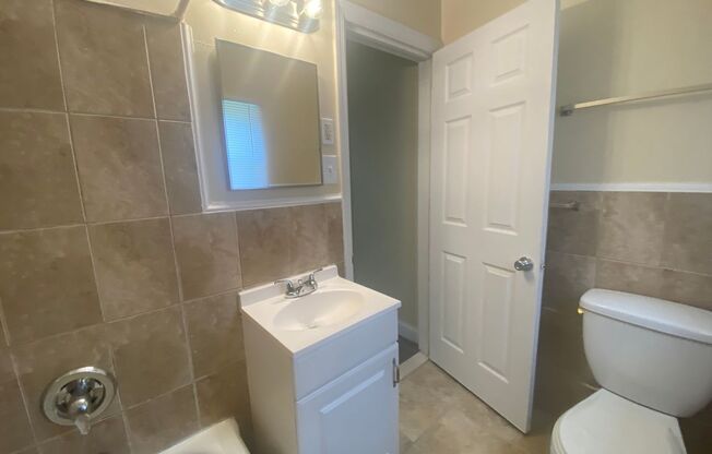 2 beds, 1 bath, $1,150, Unit 2600B