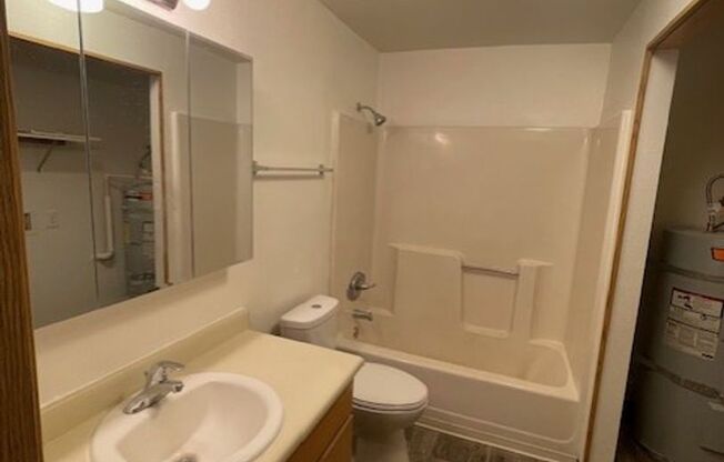 2 beds, 2 baths, 1,027 sqft, $1,450, Unit 71
