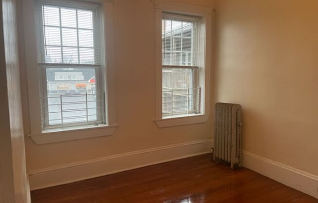 3 beds, 1 bath, 968 sqft, $1,695, Unit 45122 - 1 Beacon Avenue, Apt. 2R