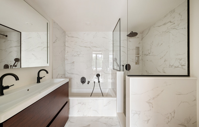 422 W 49 ST