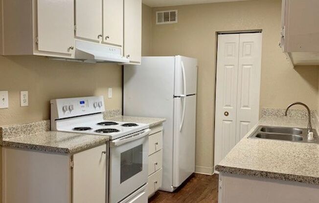 2 beds, 1 bath, 861 sqft, $1,715, Unit 99