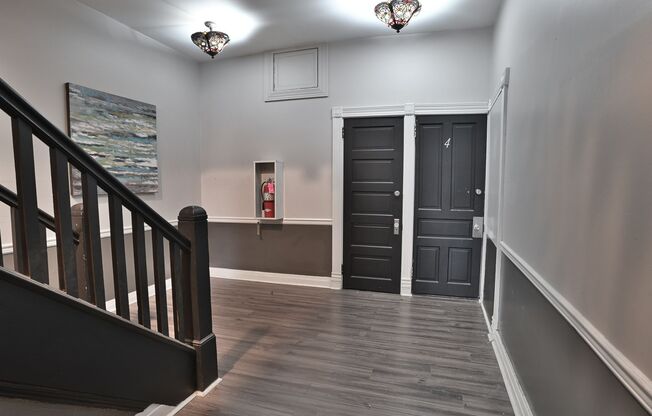 1 bed, 1 bath, 300 sqft, $985, Unit Apt 4