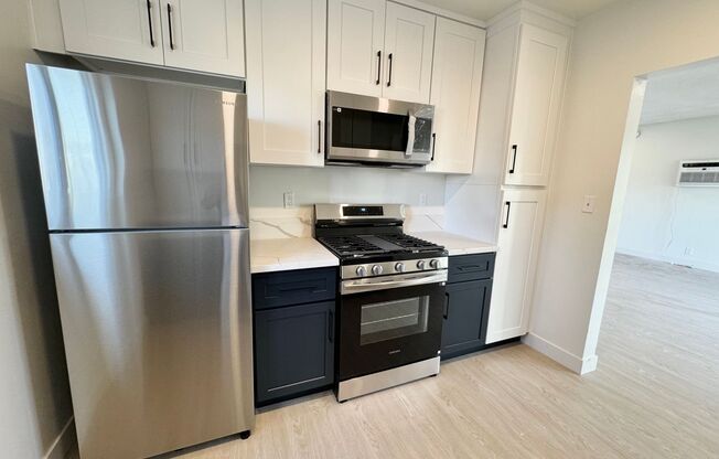 Studio, 1 bath, 400 sqft, $2,099, Unit 19 04