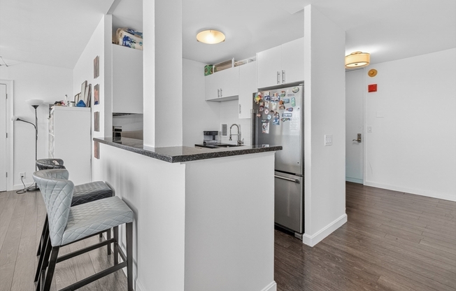 1 bed, 1 bath, 862 sqft, $4,100, Unit 33E