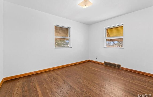 2 beds, 1 bath, 770 sqft, $1,200, Unit Southwest Ave - 2048