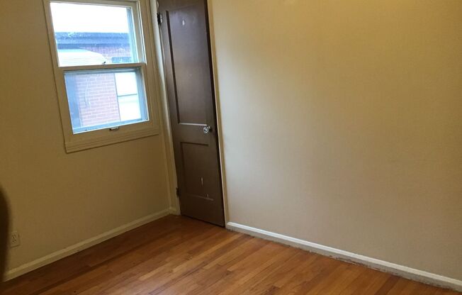 3 beds, 1 bath, $1,295