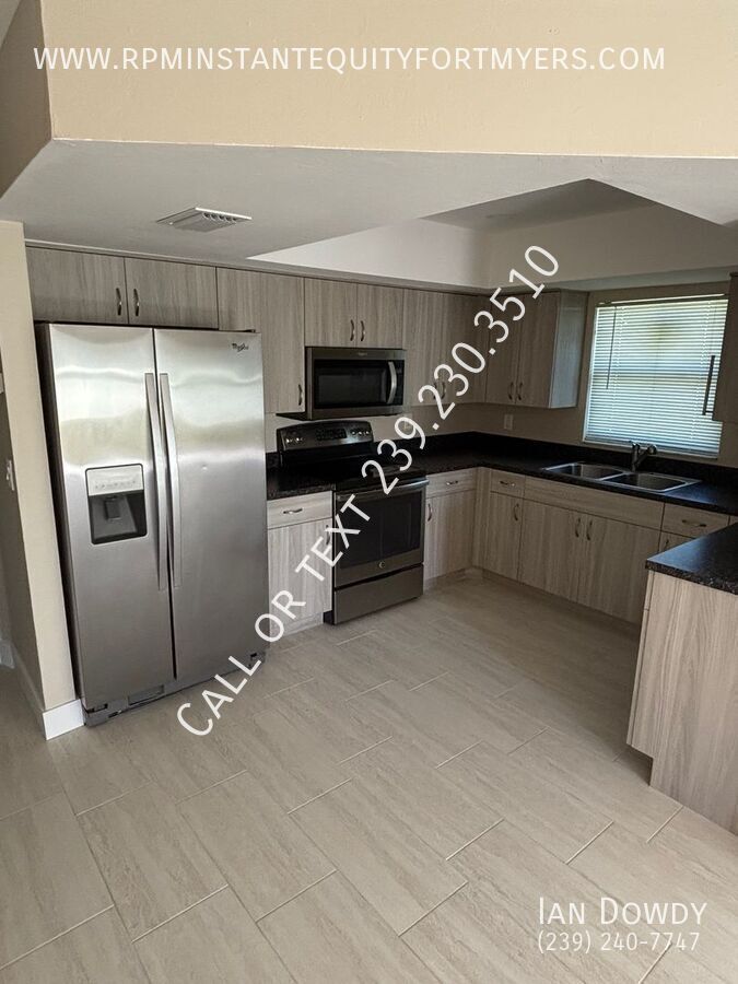 3608 SW 7 PL
