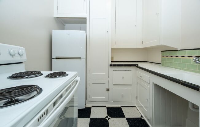 1 bed, 1 bath, 550 sqft, $1,300, Unit 405