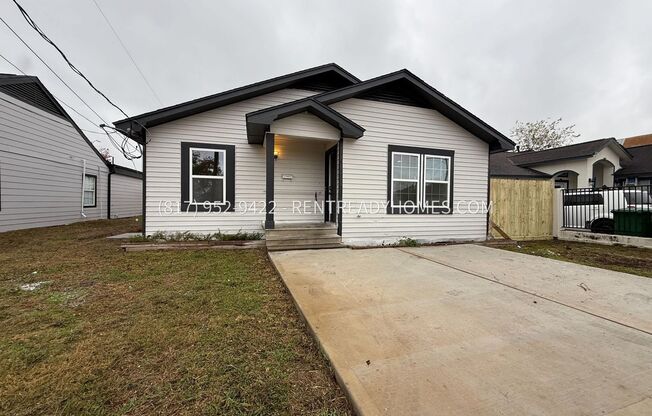 1303 Des Jardines St