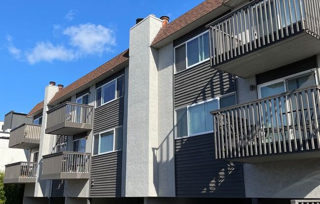 2 beds, 1 bath, 744 sqft, $1,795, Unit Unit 2B